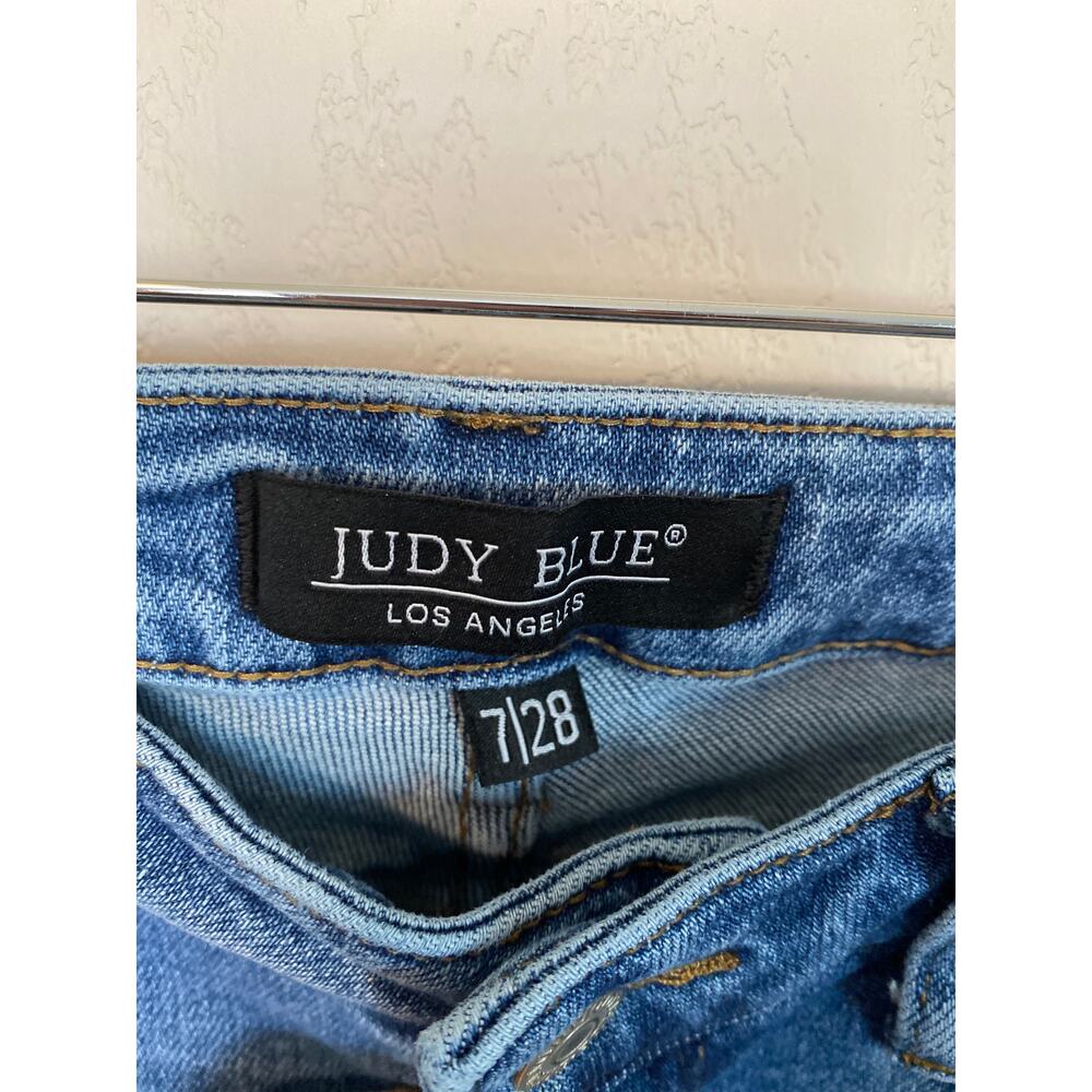 Judy Blue High Rise Sunflower Embroidered Raw Hem Jean SZ 7/28 - Picture 3 of 8